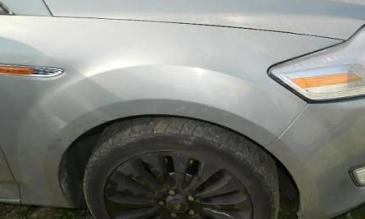 Aripa dreapta fata FORD MONDEO I 1993-1996