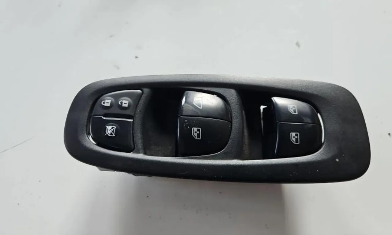 Butoane comanda geamuri electrice stanga fata RENAULT KADJAR 2015-null