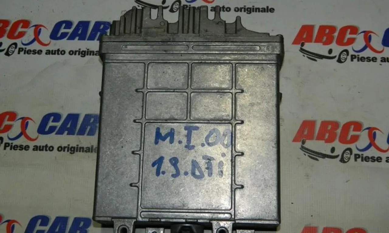 Calculator motor RENAULT MEGANE CC 2010-2015