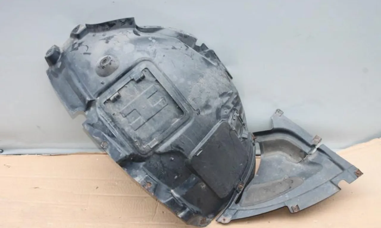 Carenaj roata dreapta fata BMW 1 2011-2019