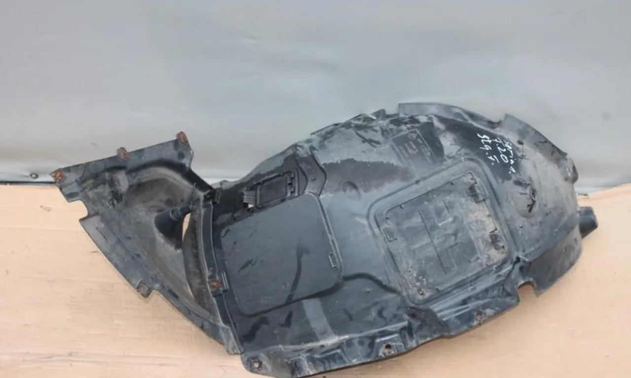 Carenaj roata stanga fata BMW 1 2011-2019