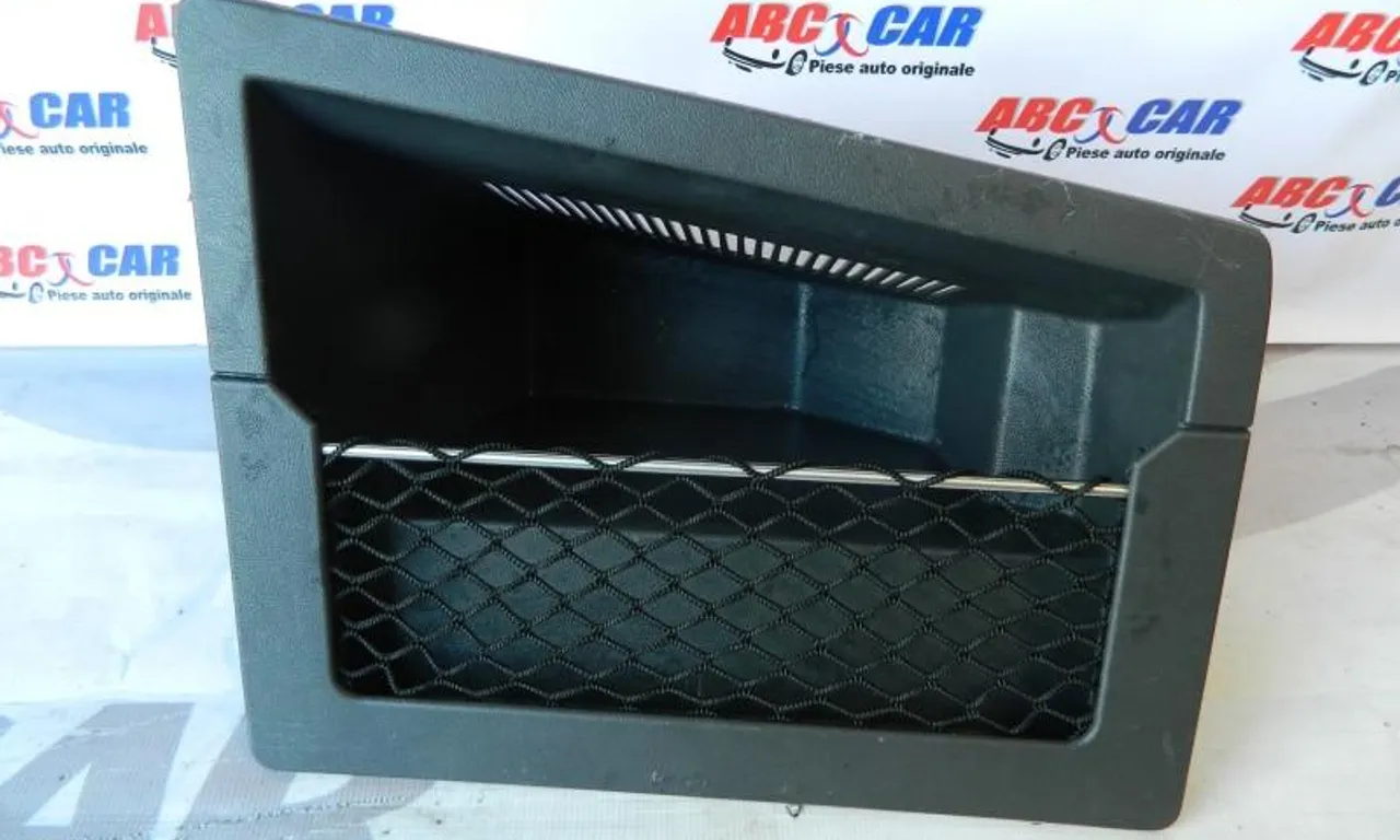 Compartiment dreapta depozitare portbagaj VOLKSWAGEN PHAETON 2002-2016