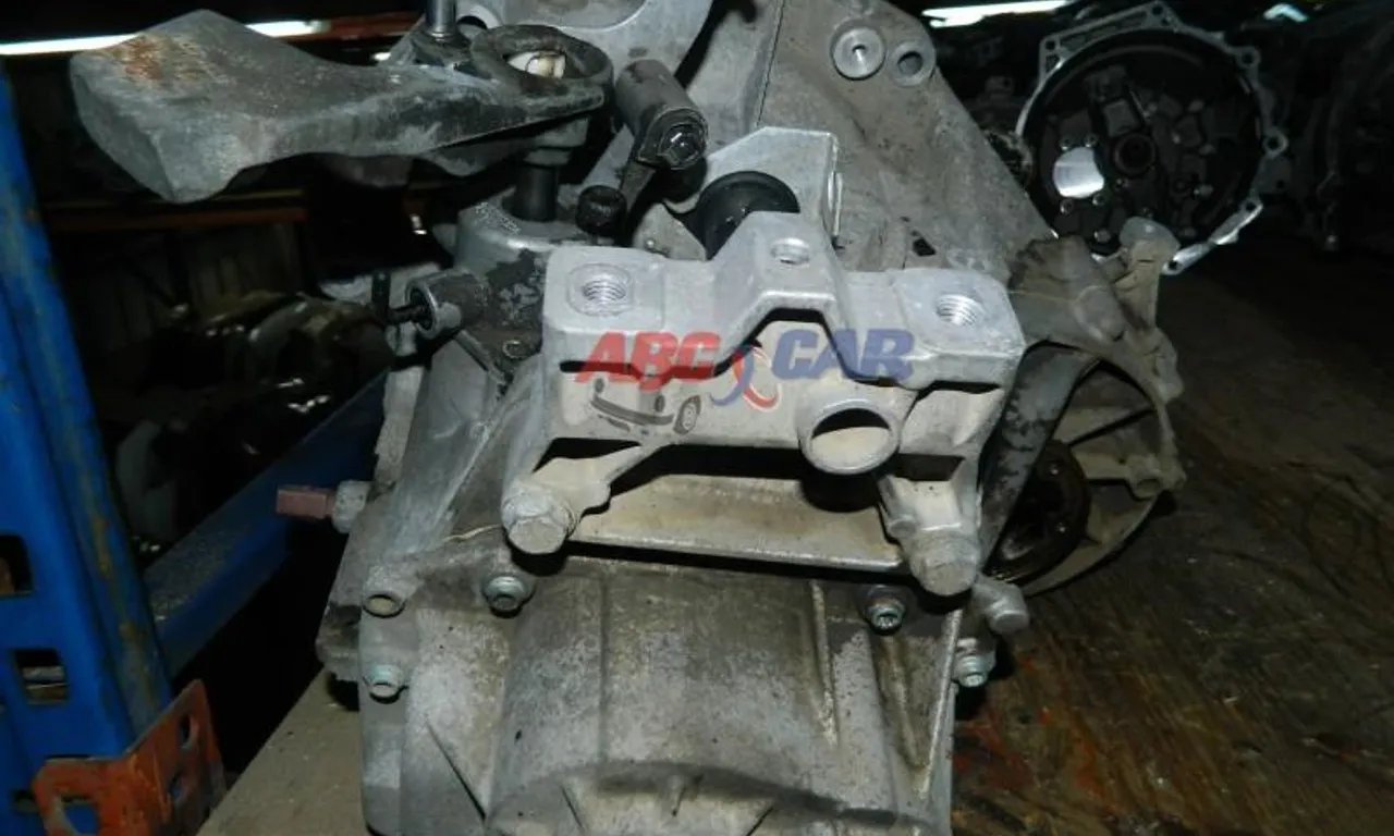 Cutie de viteze manuala VOLKSWAGEN TOURAN 2015-2006