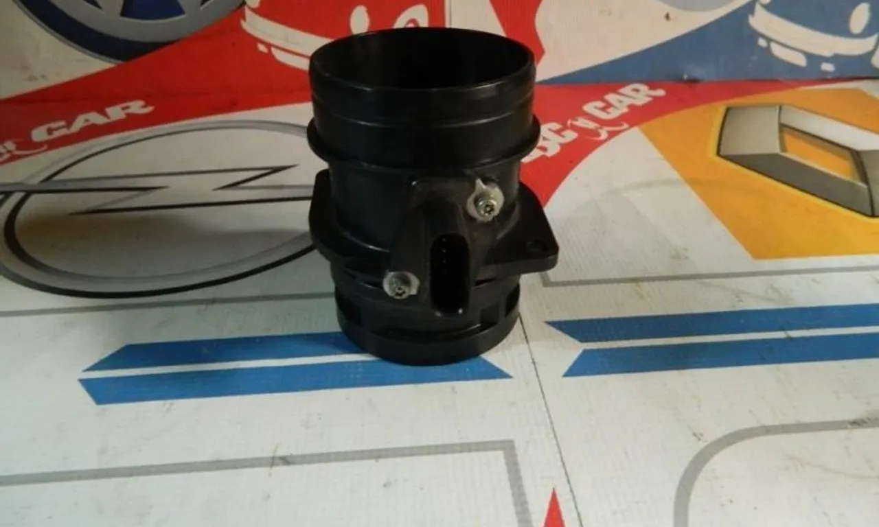 Debitmetru aer VOLKSWAGEN PASSAT B7 2010-2014