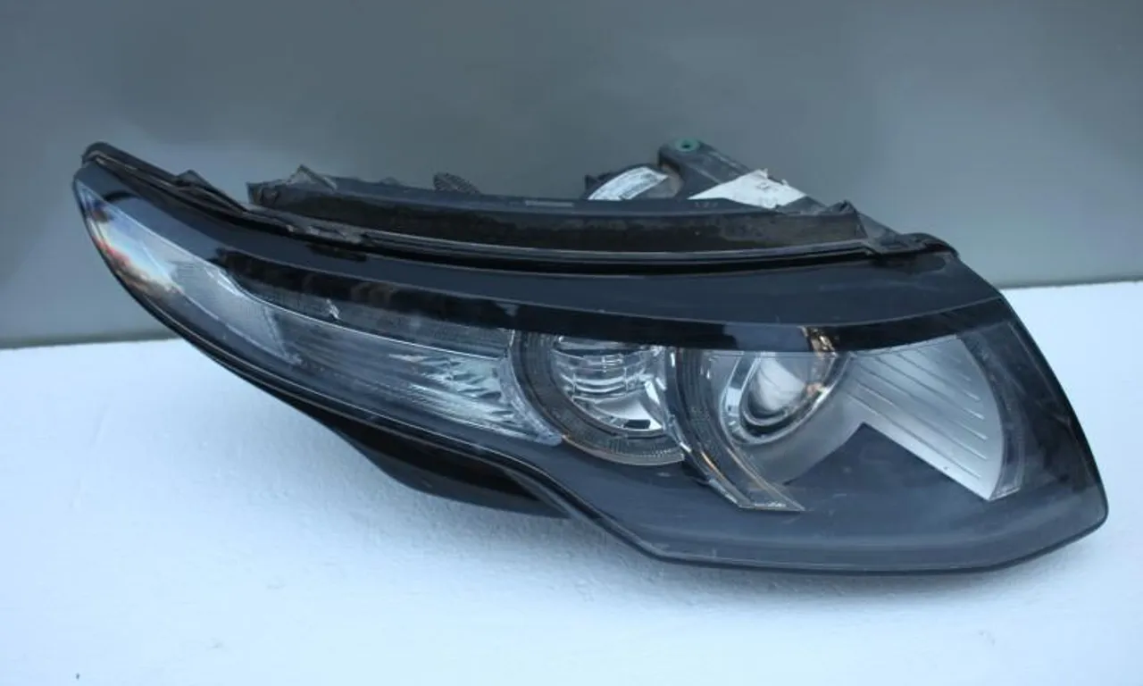 Far dreapta cu defecte Land Rover Range Rover Evoque 2011-2018 BJ32-13W029-EC LAND ROVER RANGE ROVER EVOQUE 2011-2019