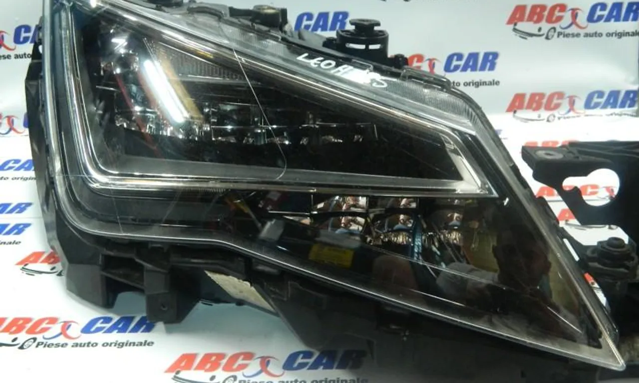 Far dreapta cu xenon SEAT LEON 2019-2016
