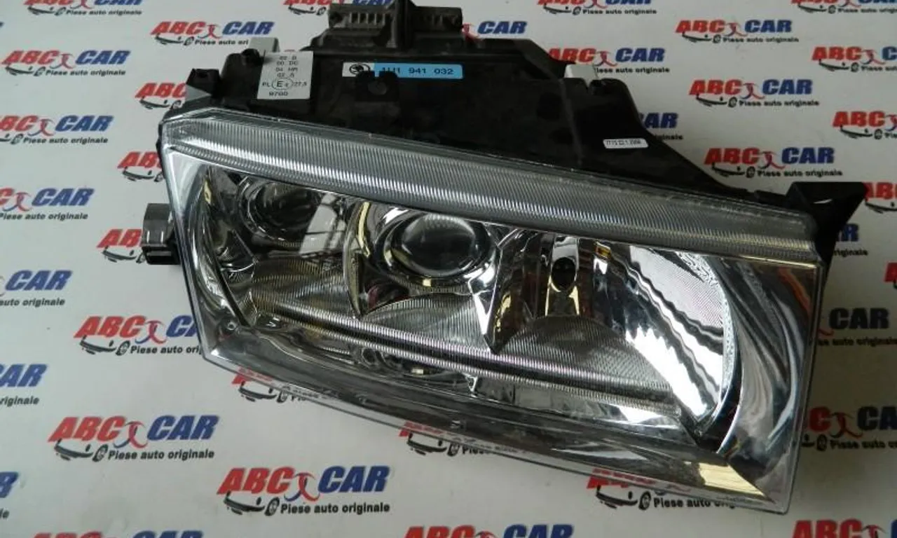 Far dreapta cu xenon SKODA OCTAVIA I 1998-2010