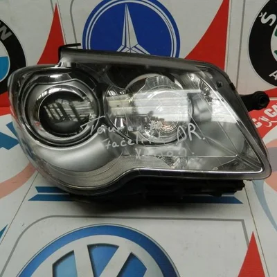 Far dreapta cu xenon VOLKSWAGEN TOURAN VAN 2010-2015, vedere frontata
