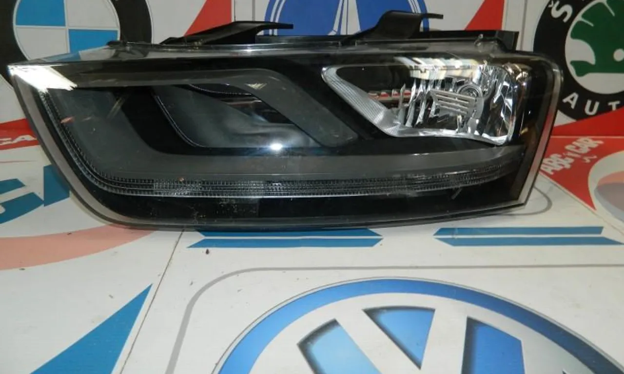 Far stanga AUDI Q3 2011-2020