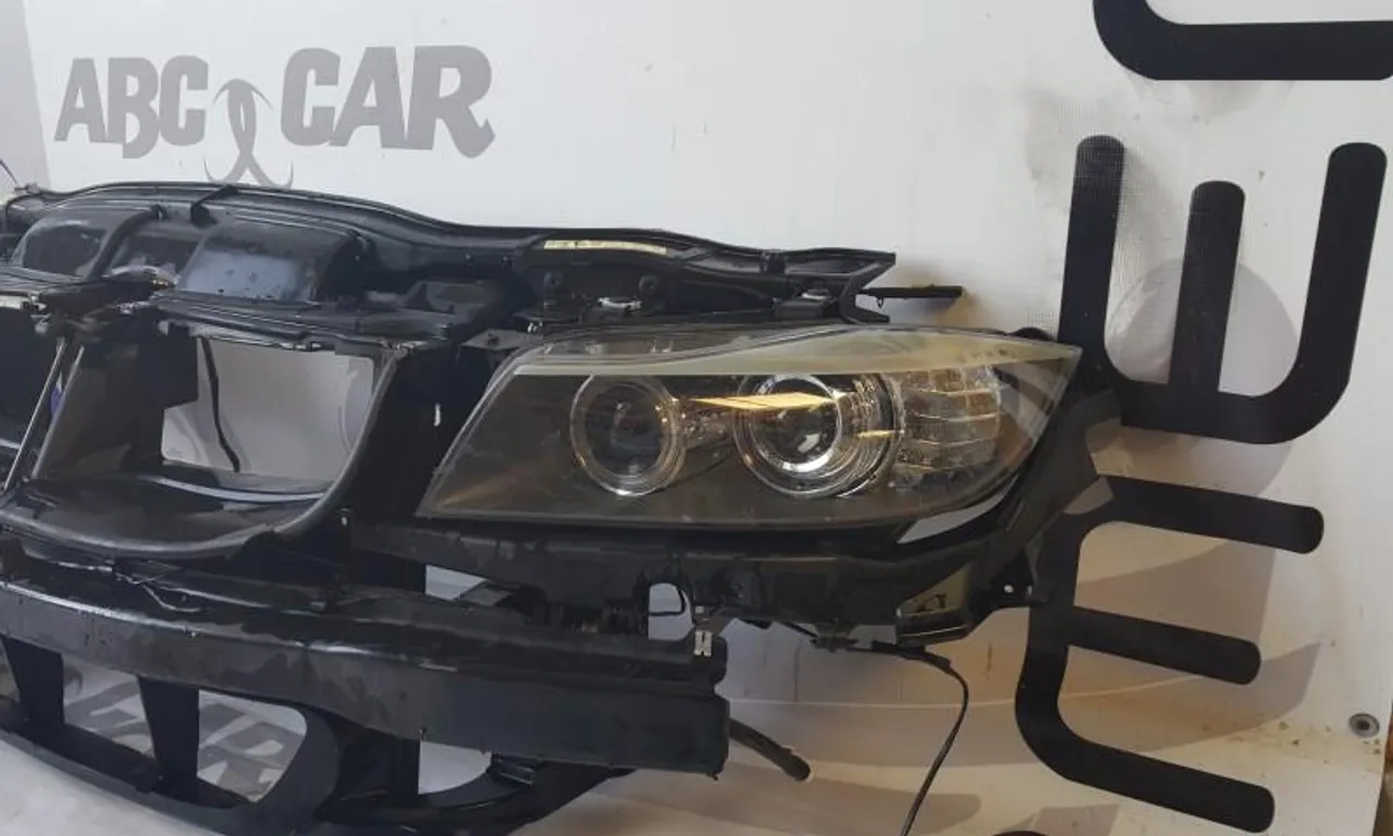 Far stanga bi-xenon BMW 3 2004-2012