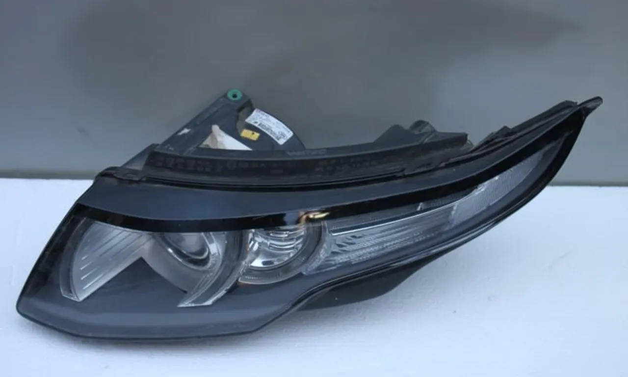 Far stanga cu defecte Land Rover Range Rover Evoque 2011-2018 &nbsp;BJ32-13W030-EE LAND ROVER RANGE ROVER EVOQUE 2011-2019