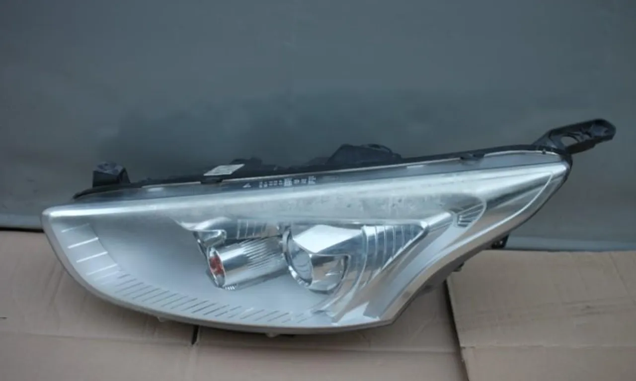 Far stanga FORD B-MAX 2012-null