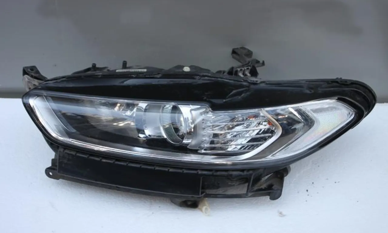 Far stanga FORD MONDEO V 2014-null