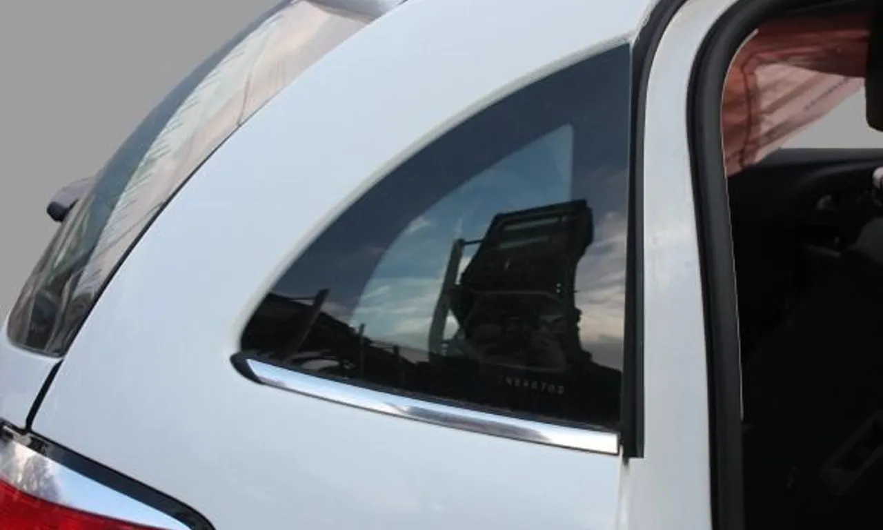 Geam fix dreapta spate CITROEN C3 II 2009-null