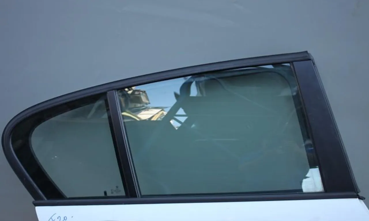 Geam fix usa dreapta spate BMW 1 2011-2019