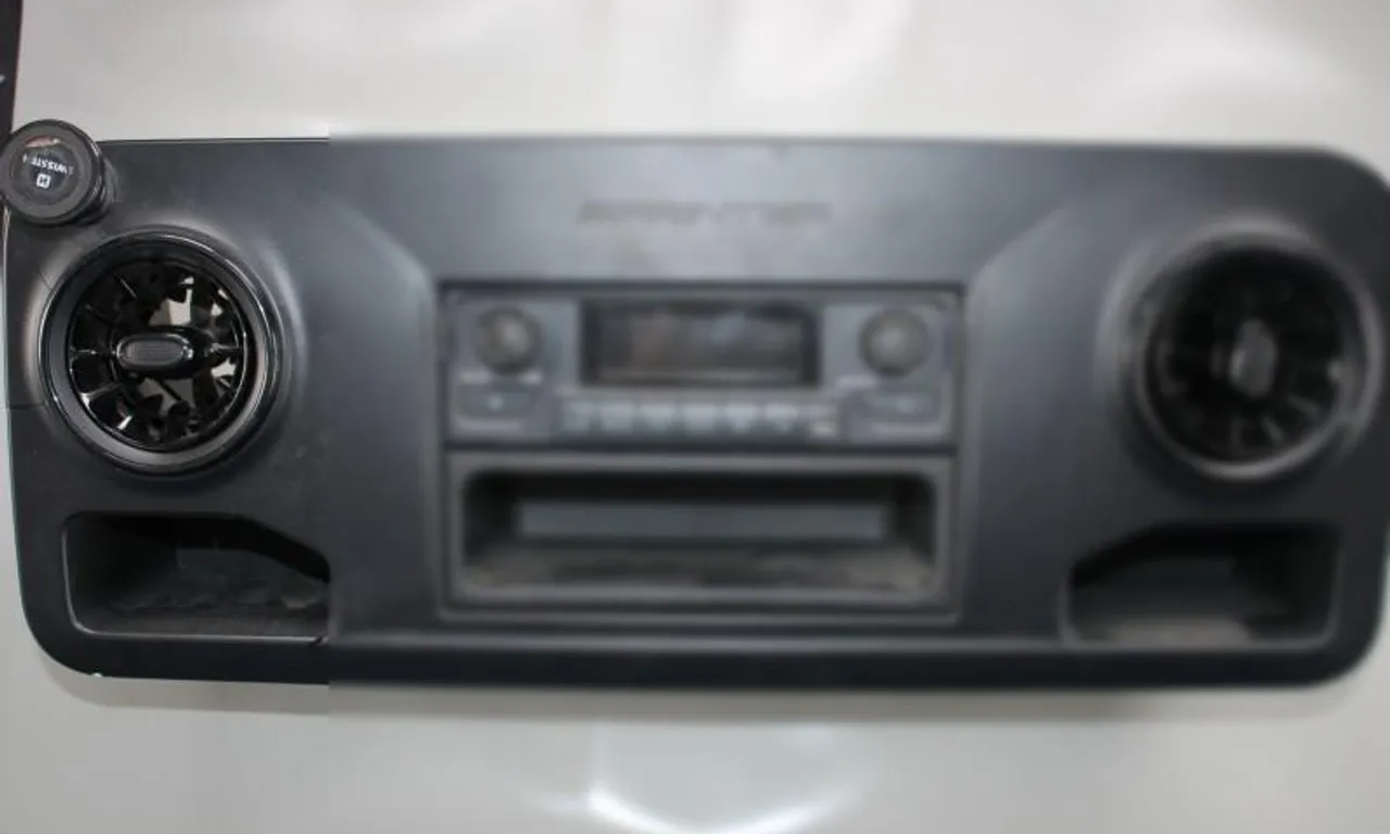 Grila ventilatie centrala stanga MERCEDES SPRINTER 2018-null