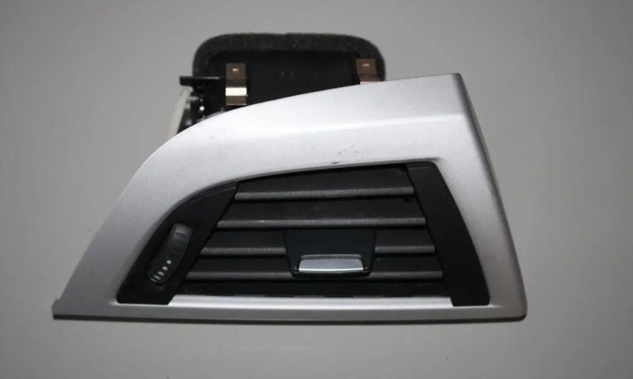 Grila ventilatie dreapta fata BMW 1 2011-2019