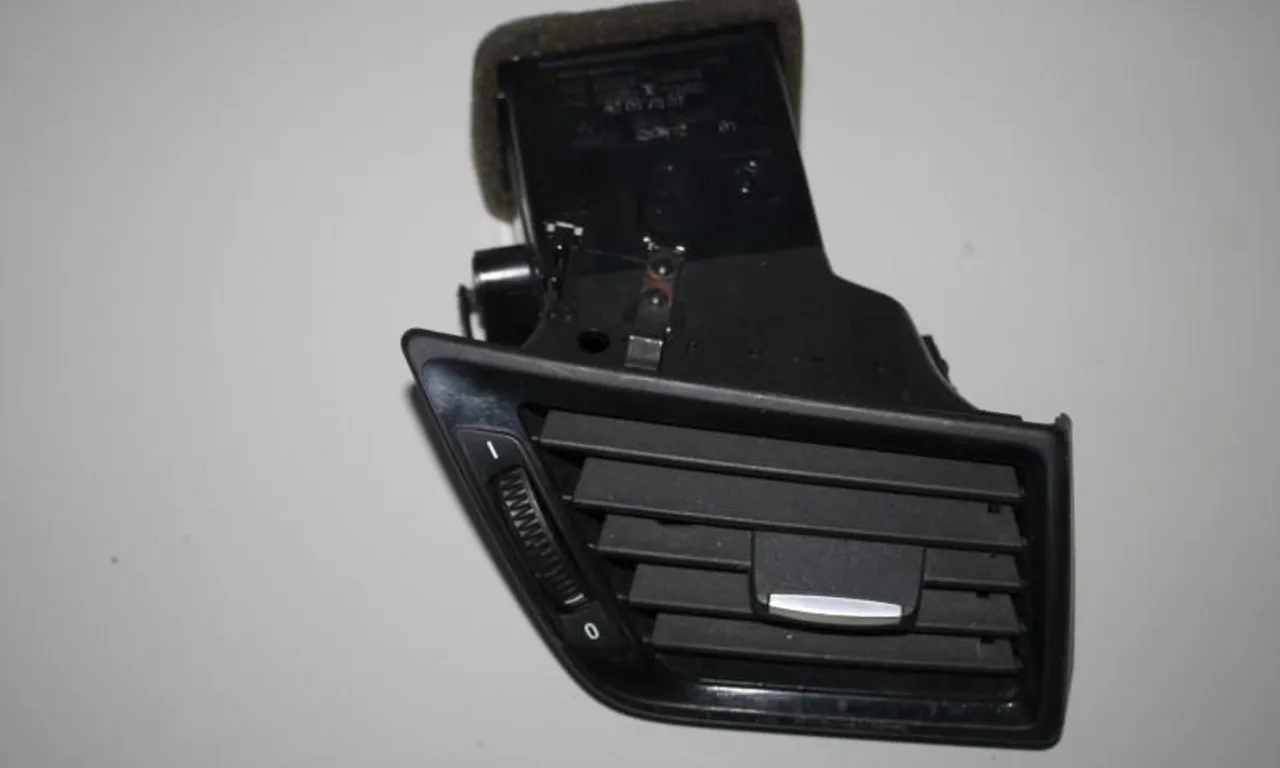 Grila ventilatie dreapta fata BMW X1 2009-2015