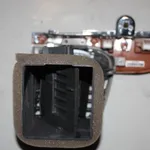 Grila ventilatie stanga fata JEEP GRAND CHEROKEE IV 2010-2026 VP-00007406, vedere laterala