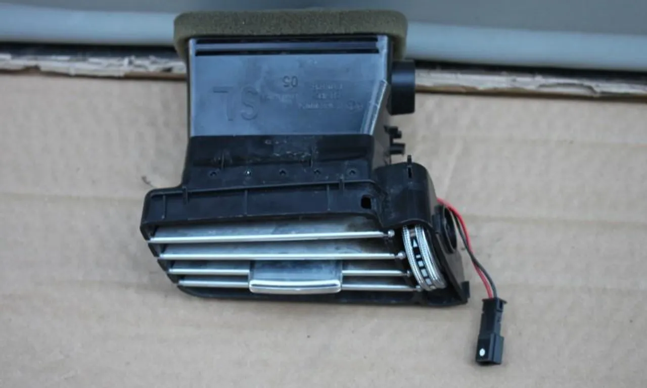 Grila ventilatie stanga fata MERCEDES CLS 2017-null