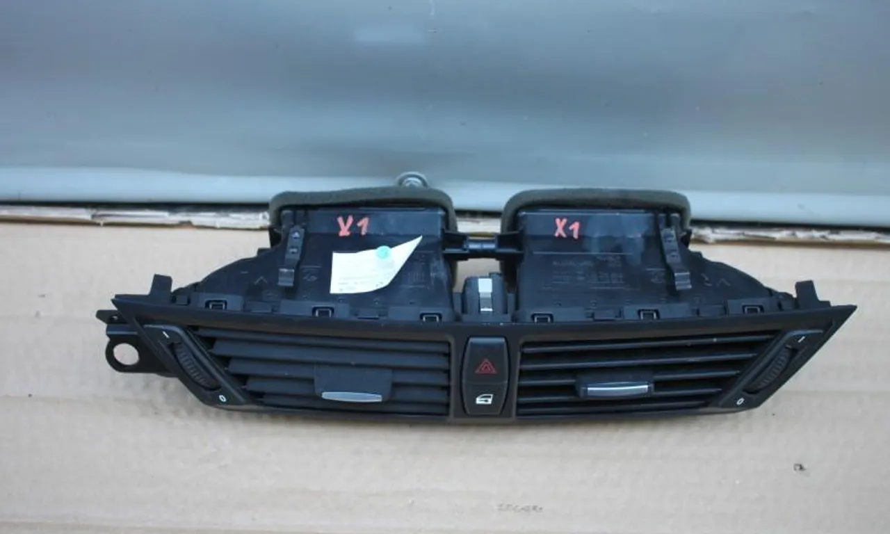 Grile ventilatie mijloc fata BMW X1 2009-2015