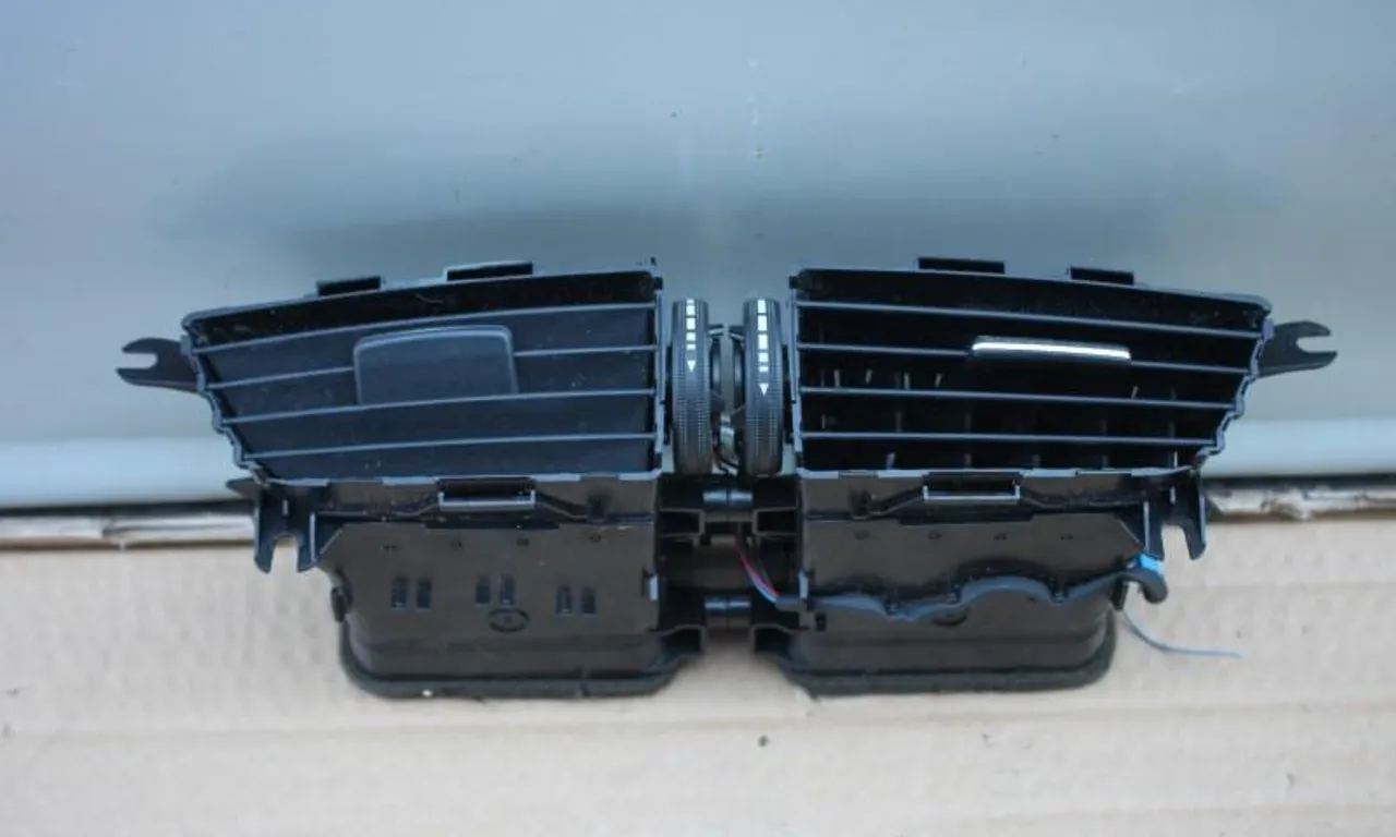 Grile ventilatie mijloc fata MERCEDES C-CLASS 2007-2015