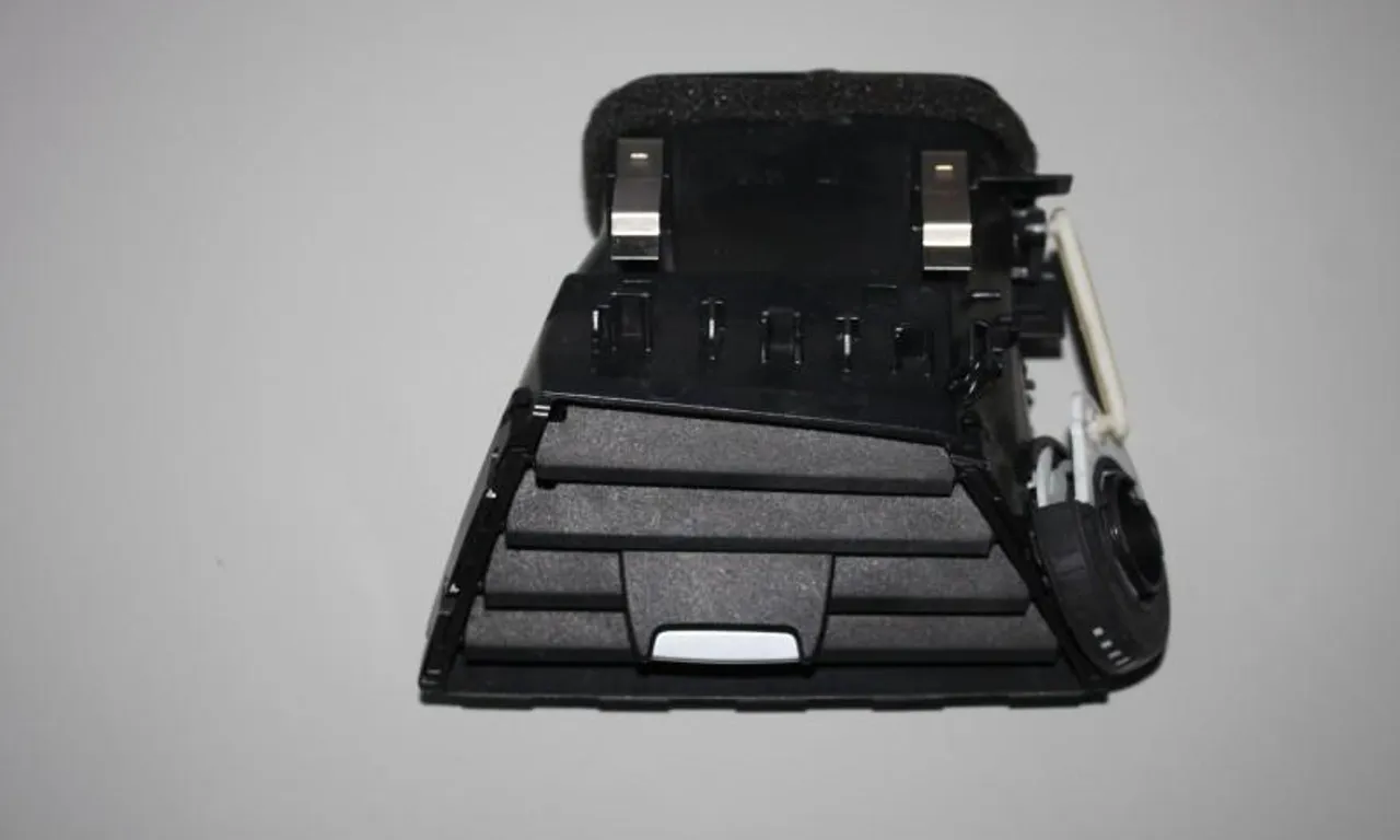 Grile ventilatie stanga fata BMW 1 2011-2019