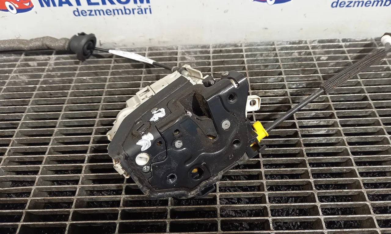 INCUIETOARE USA SPATE STANGA AUDI A1 2010-2019