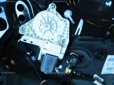 Motoras macara usa dreapta fata