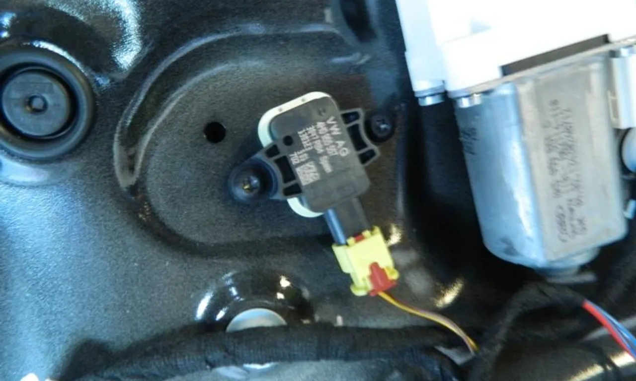 Senzor impact usa stanga fata AUDI A1 2010-2019