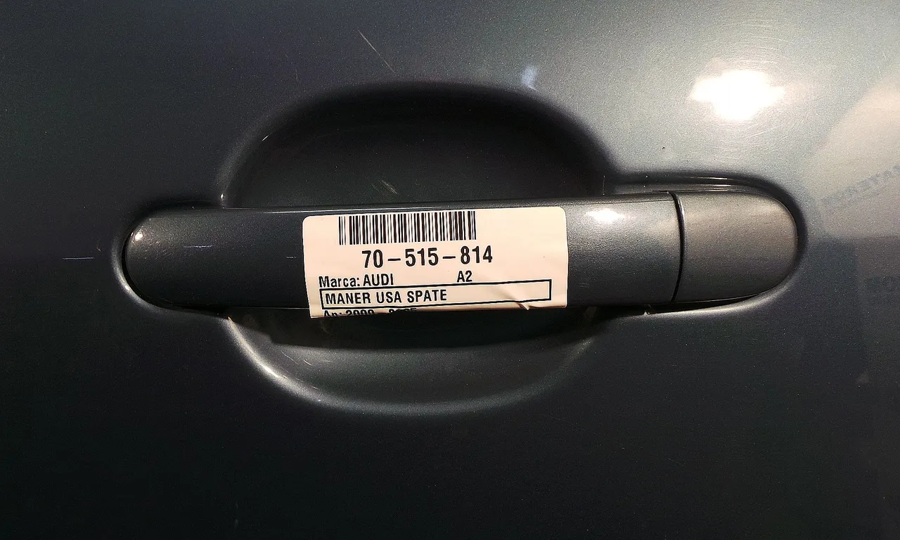 MANER USA SPATE STANGA AUDI A2 2000-2005