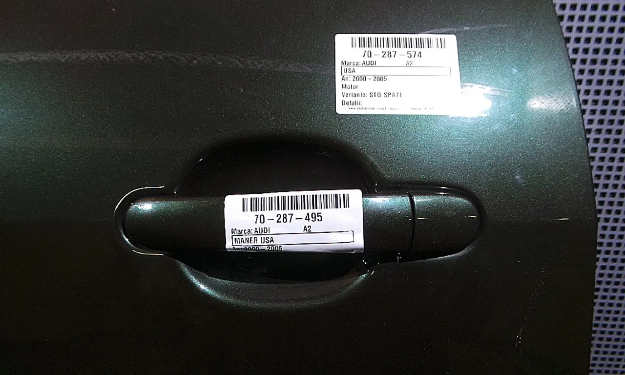 MANER USA SPATE STANGA AUDI A2 2000-2005