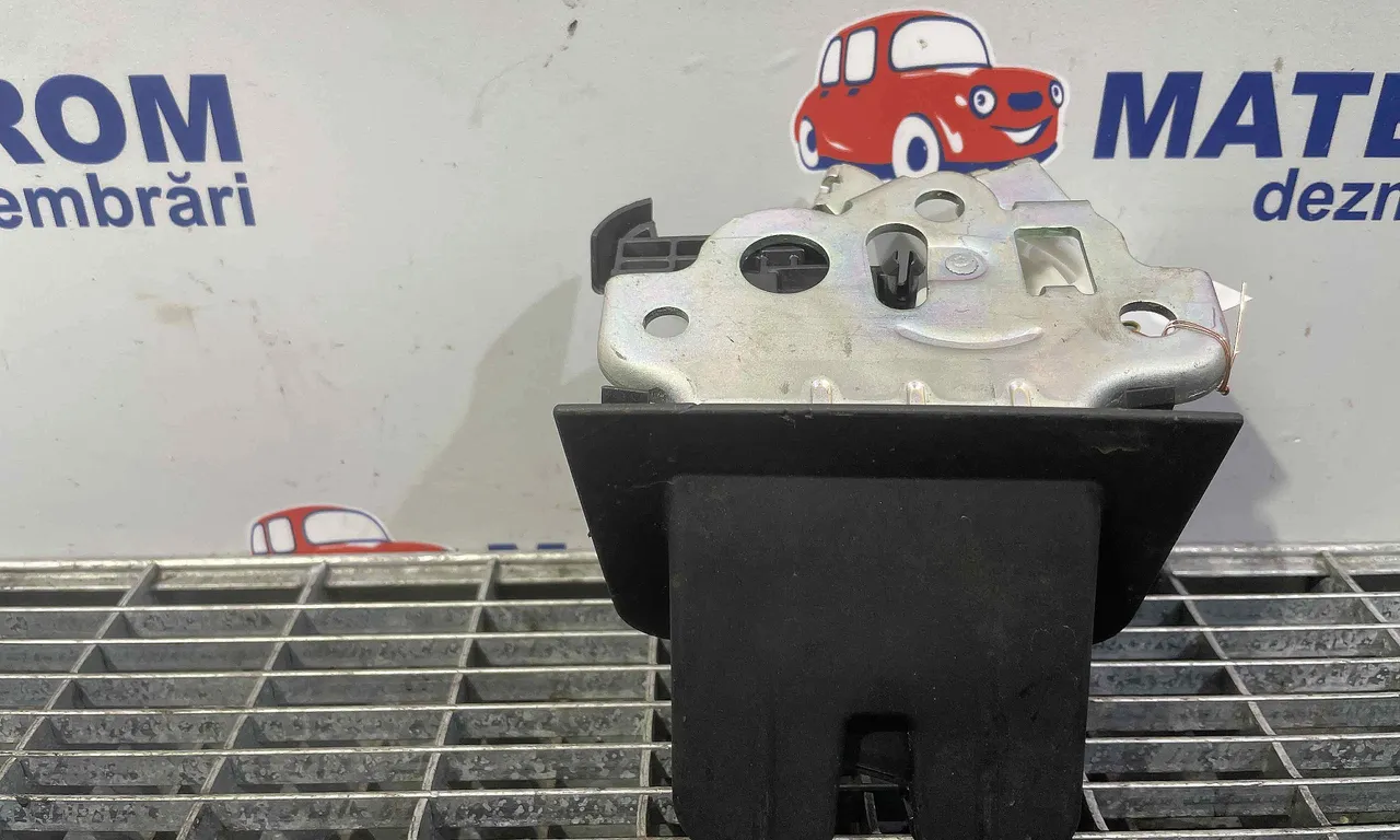 INCUIETOARE CAPOTA SPATE AUDI A3 2003-2013