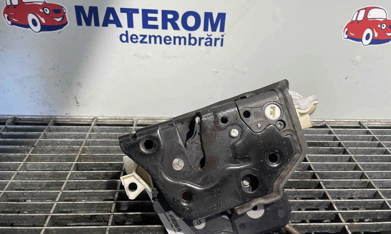 INCUIETOARE USA SPATE DREAPTA AUDI A3 2003-2013