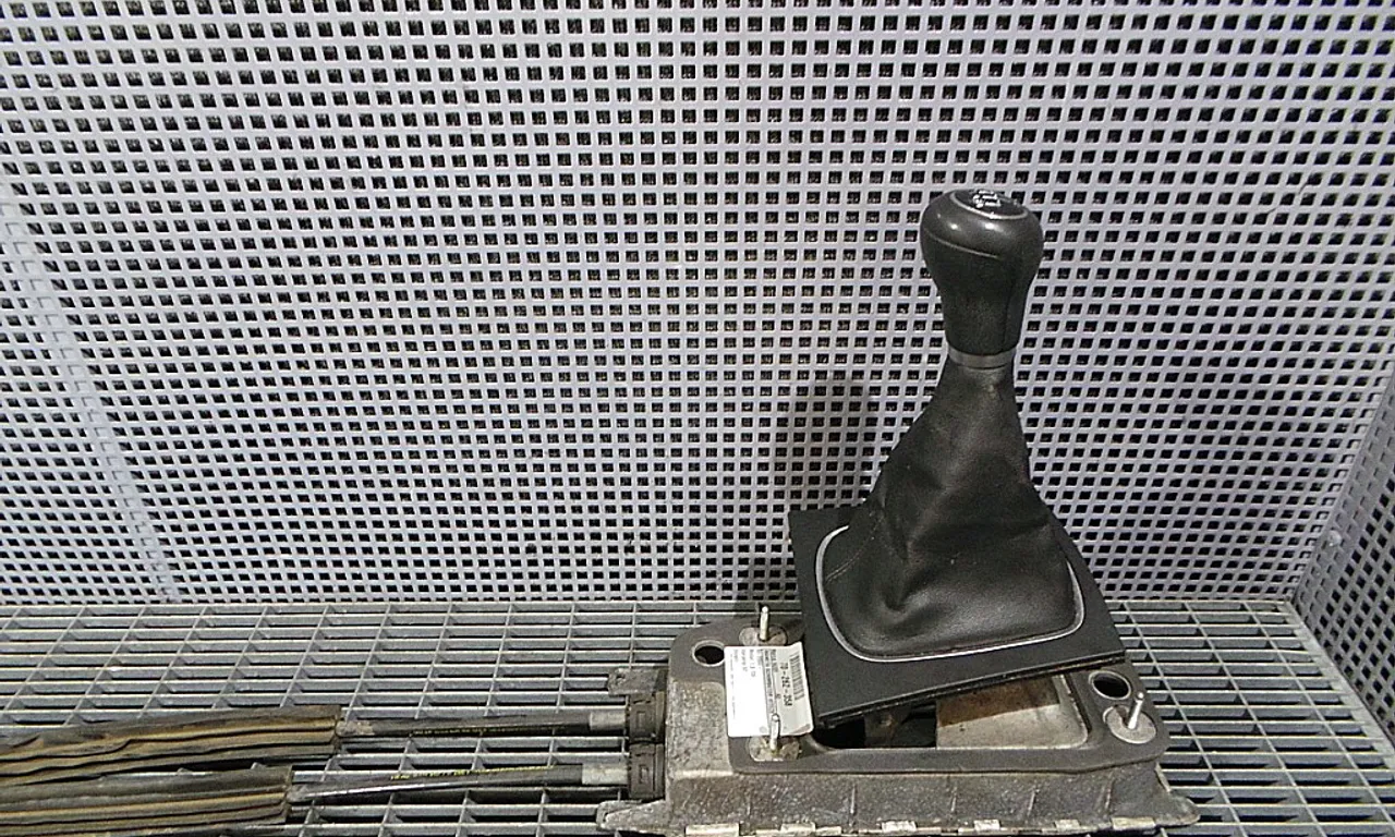 MANETA SCHIMBATOR VITEZE AUDI A3 2003-2013