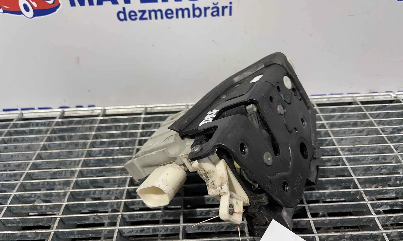 INCUIETOARE USA FATA DREAPTA AUDI A3 2012-2020