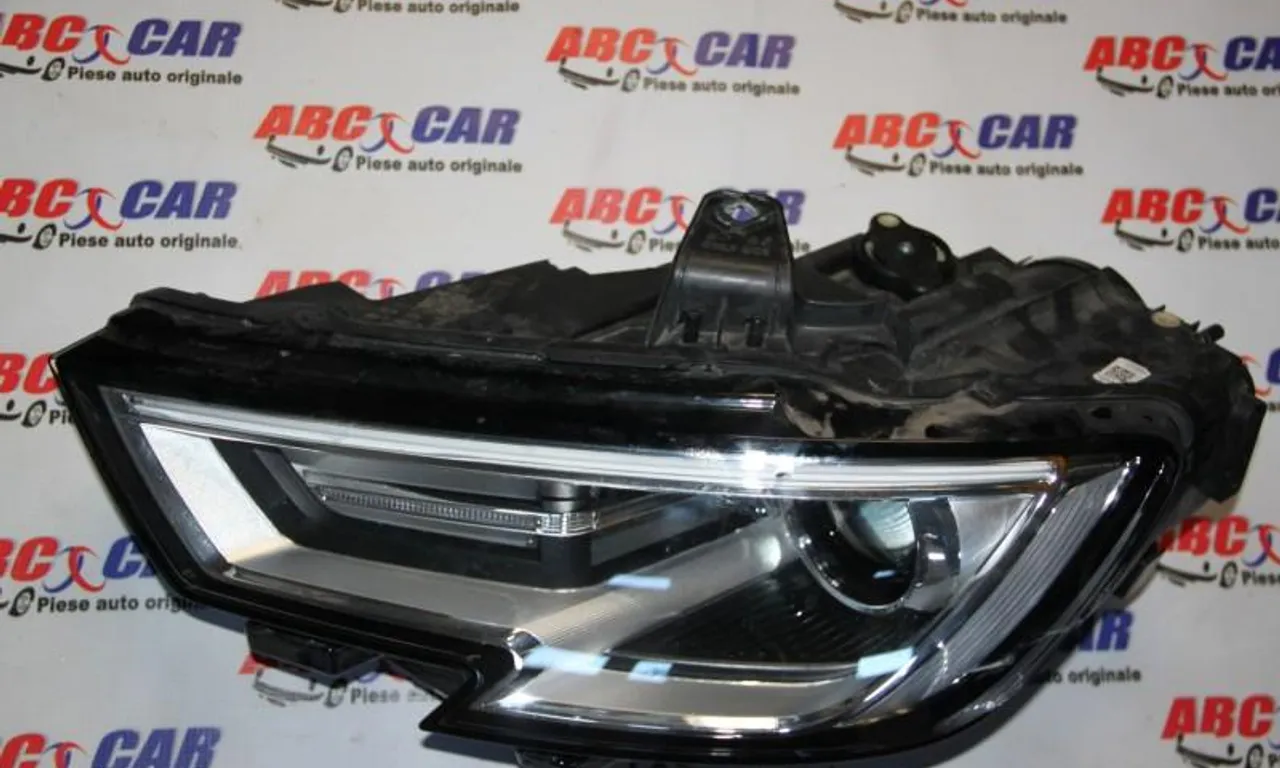 Far stanga cu xenon AUDI A3 2012-2020