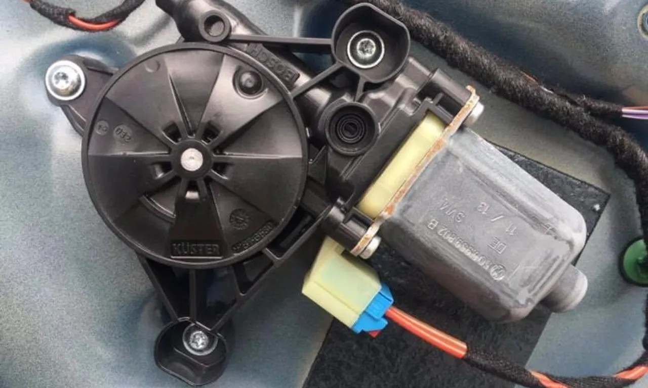 Motoras macara usa dreapta fata AUDI A3 2012-2020
