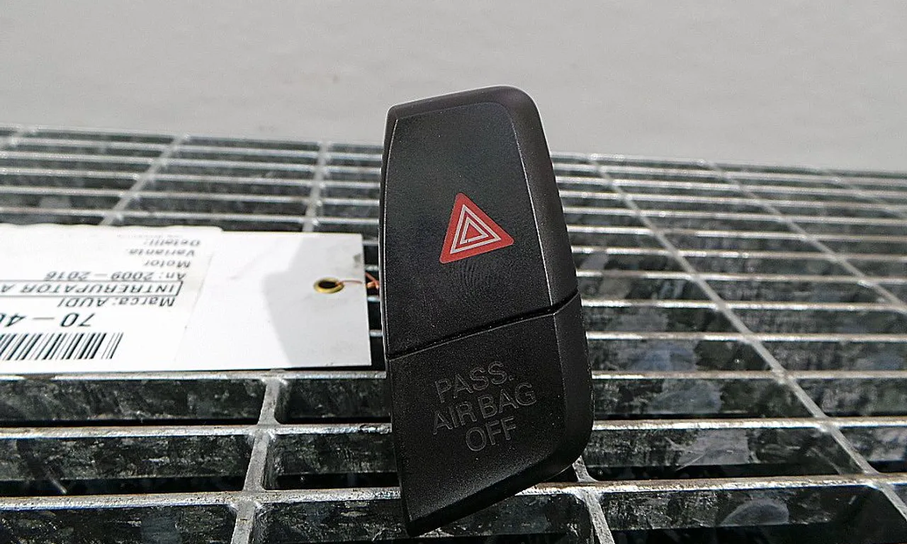 INTRERUPATOR AVARIE AUDI A4 Allroad B8 2009-2017