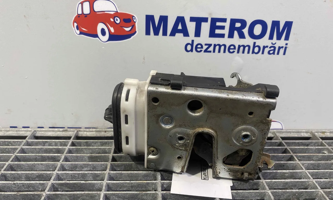 INCUIETOARE USA SPATE DREAPTA AUDI A4 B5 1994-2001