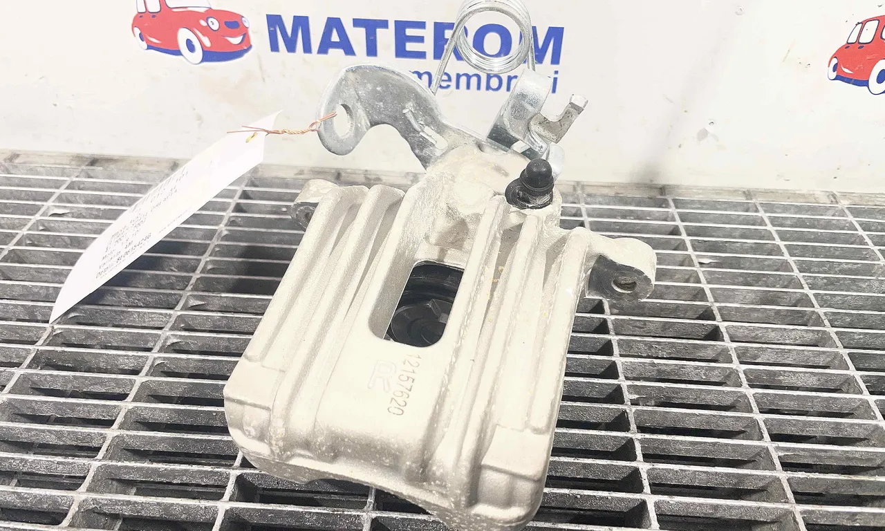 ETRIER SPATE DREAPTA AUDI A4 B6 2000-2005