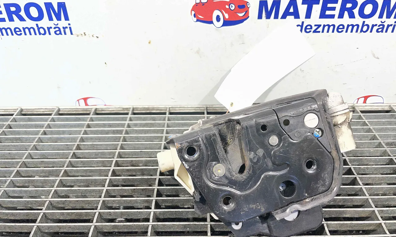 INCUIETOARE USA FATA DREAPTA AUDI A4 B6 2000-2005