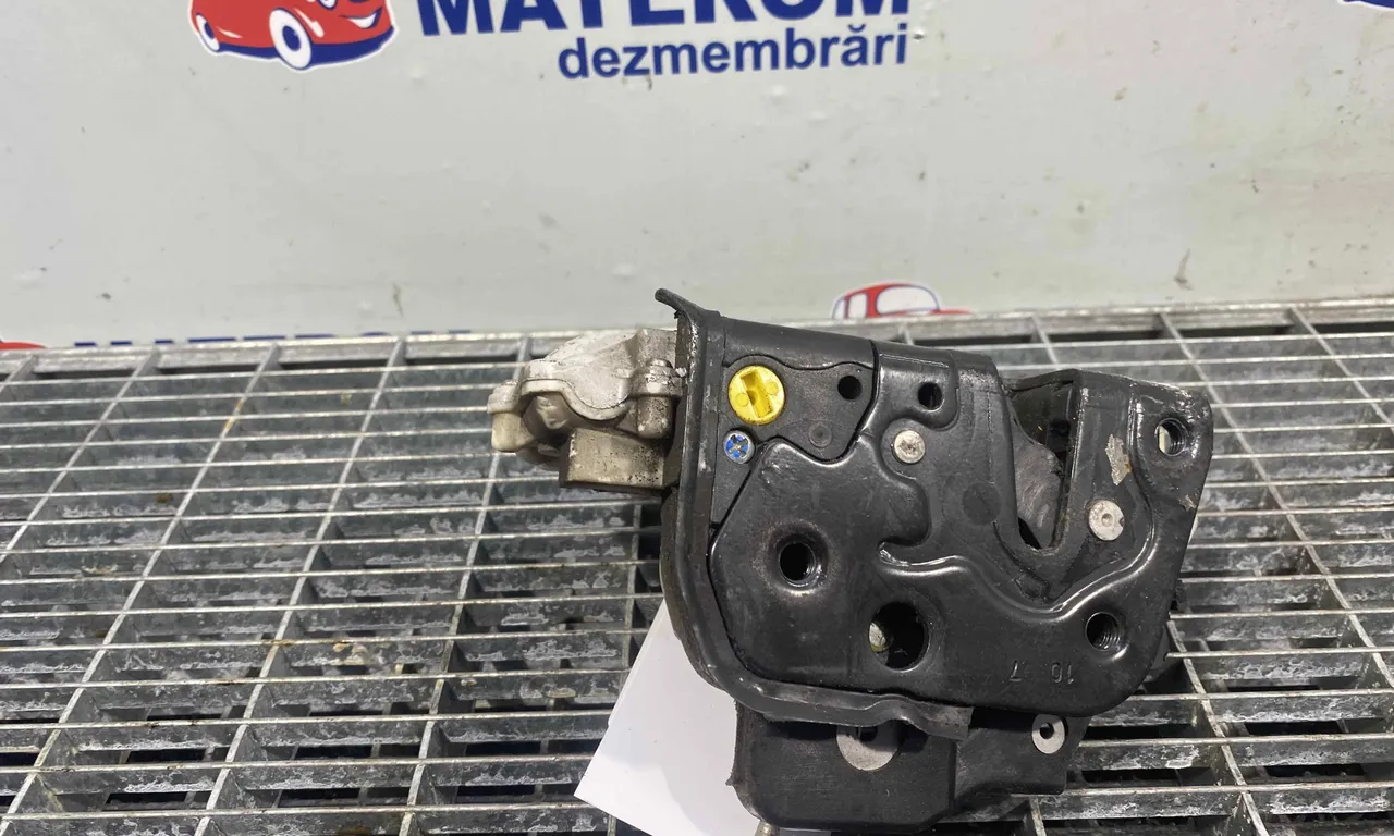 INCUIETOARE USA FATA STANGA AUDI A4 B6 2000-2005