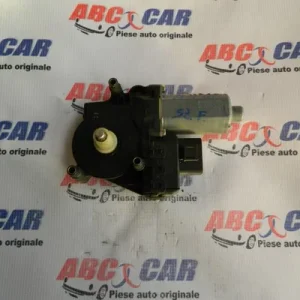 Motoras macara usa stanga fata