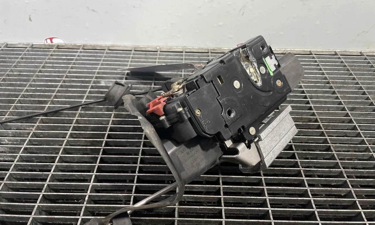 INCUIETOARE USA FATA STANGA AUDI A4 B6 Avant 2000-2005