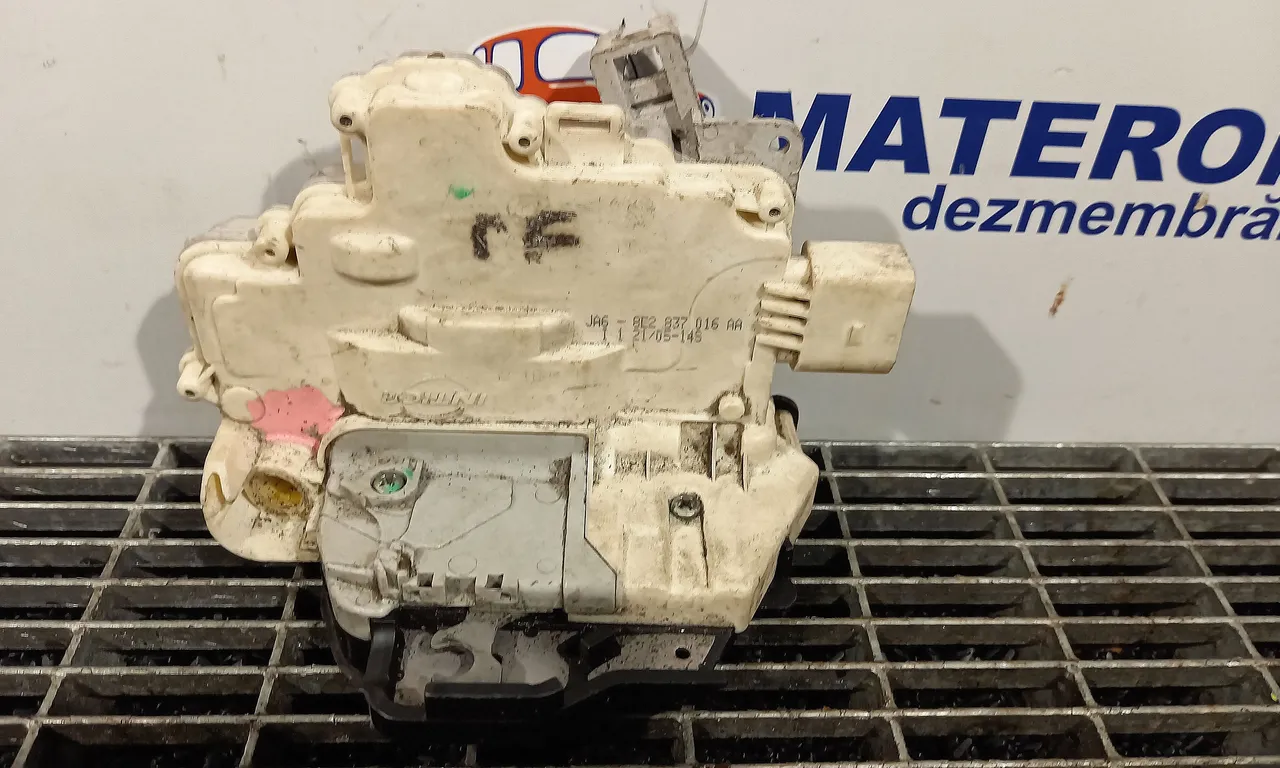 INCUIETOARE USA FATA DREAPTA AUDI A4 B7 2004-2009