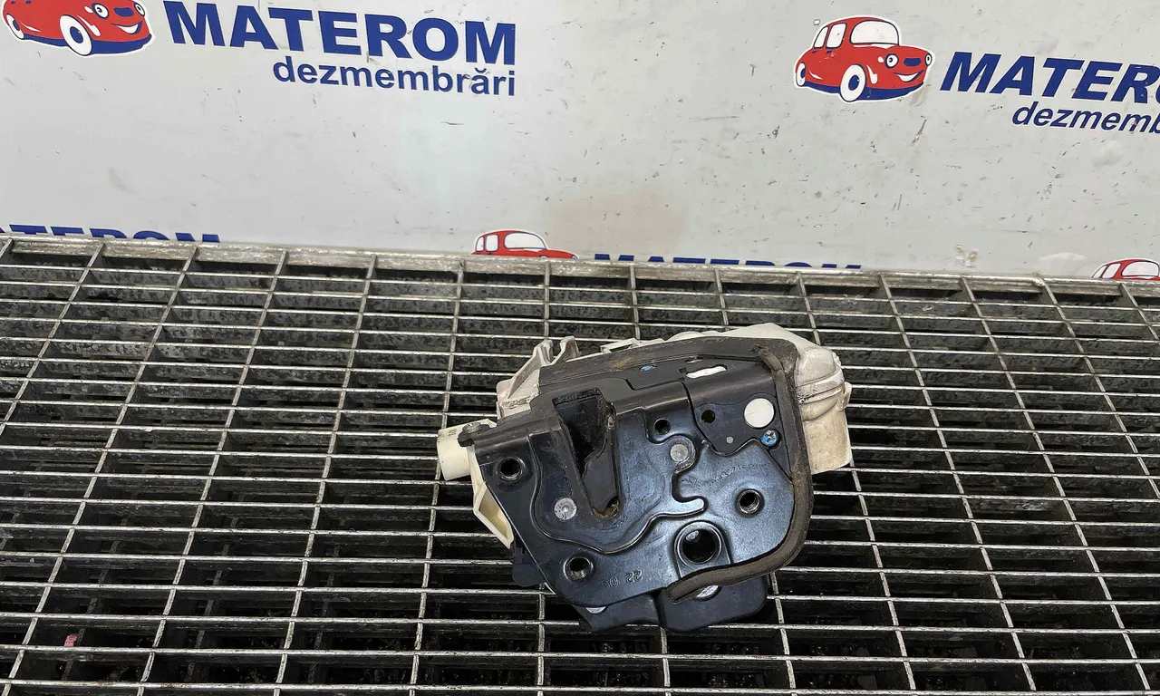 INCUIETOARE USA FATA DREAPTA AUDI A4 B7 2004-2009
