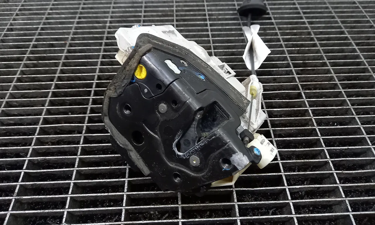 INCUIETOARE USA FATA STANGA AUDI A4 B7 2004-2009