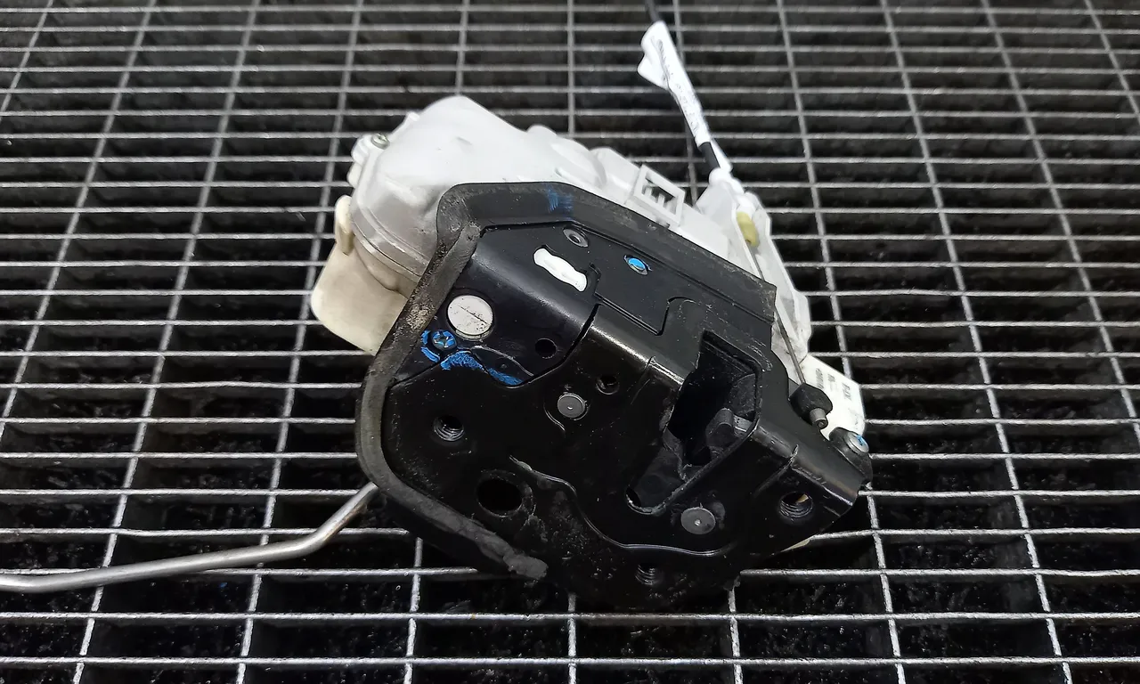 INCUIETOARE USA FATA STANGA AUDI A4 B7 2004-2009