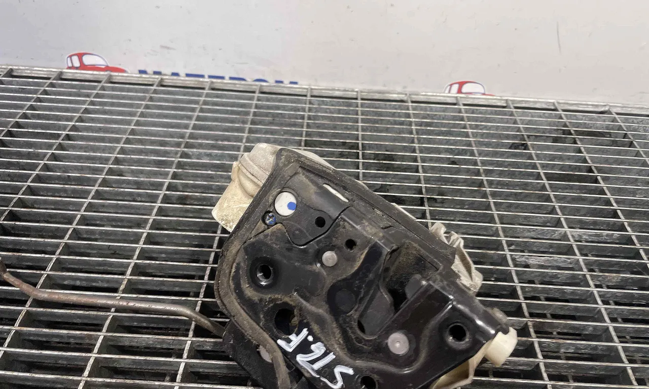 INCUIETOARE USA FATA STANGA AUDI A4 B7 2004-2009